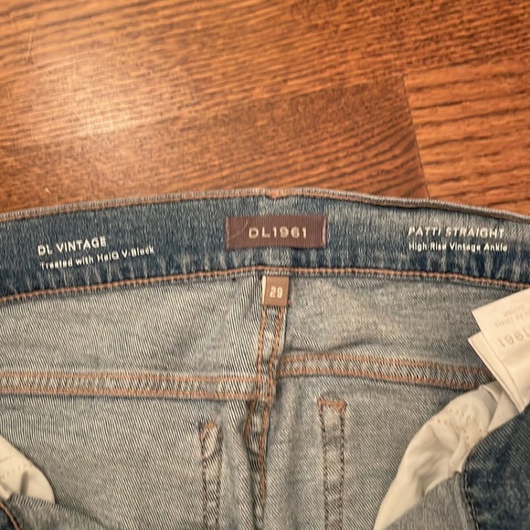 DL1961 size 29 - Patti Straight High Rise Vintage Ankle Designer Jean - Picture 5 of 9